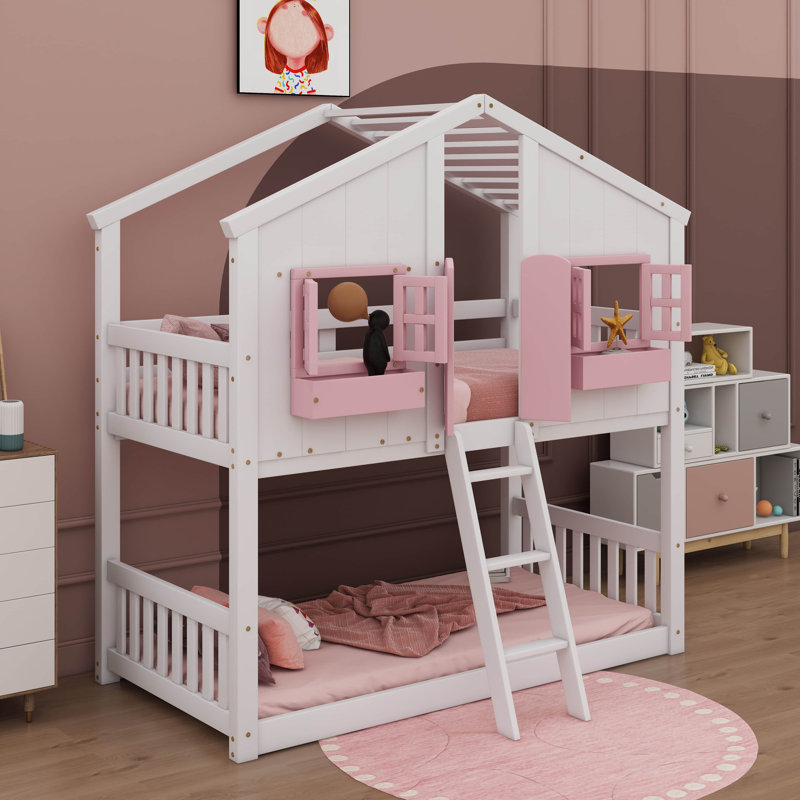 Lit superposé simple de style maison simple équipé d'un toit, d'une fenêtre, d'une porte, de barrières de sécurité et d'une échelle