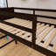 Lit mezzanine simple à cadre en bois avec échelle-152028774