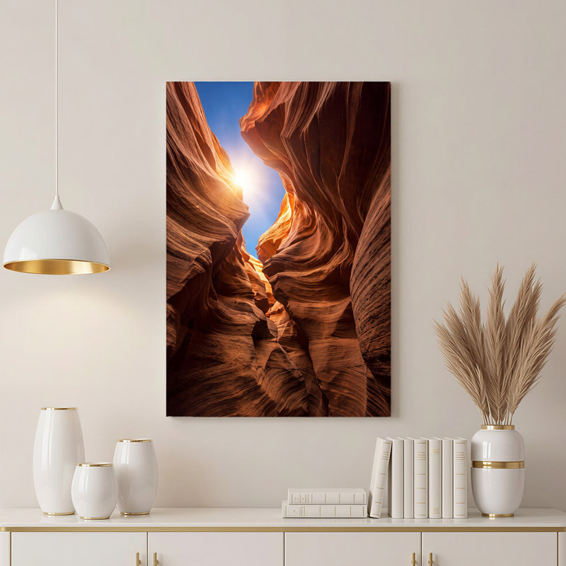 Toile orange grès rainuré avec lumière du soleil et ciel bleu, H 36 po x l 24 po