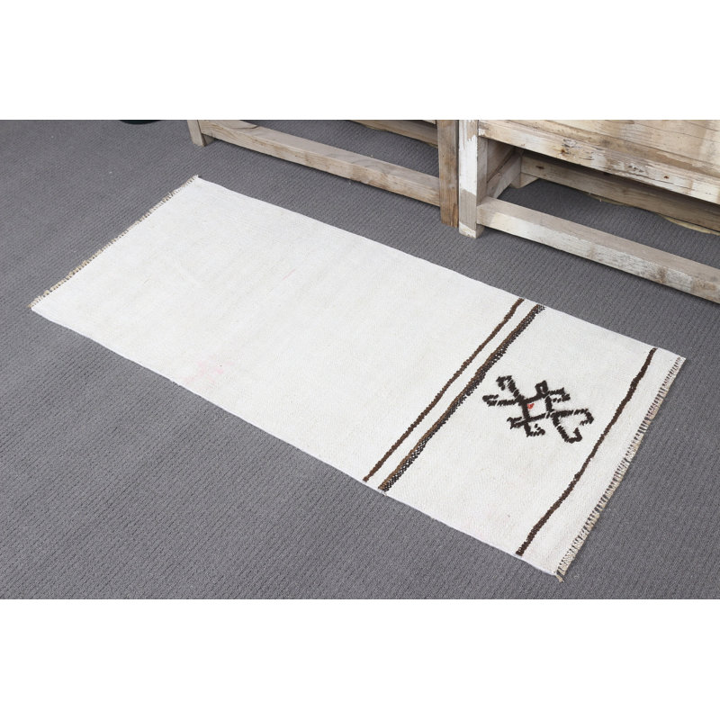 Handwoven White Turkish Rug with Flat Kilim Weaving and Pattern for Small Entry Spaces in Hemp Material