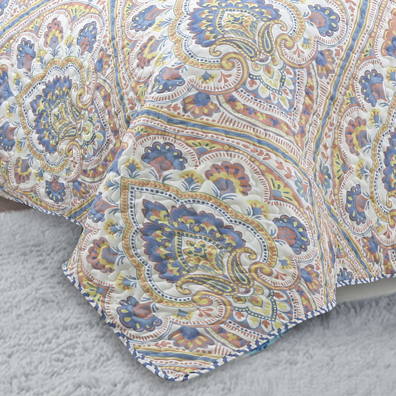 Aronne Polyester Abstract Quilt, King Quilt + 5 Standard Shams