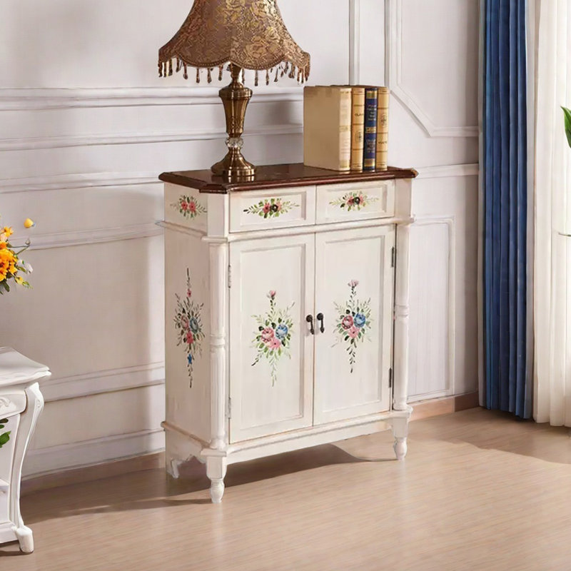 Armoire peinte à la main de style rétro