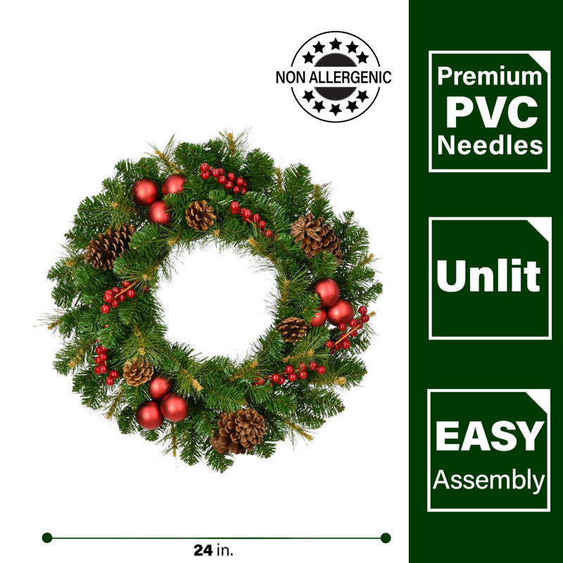 Couronne de Noël 24 po avec pommes de pin et ornements baies, H 24 po x l 24 po x P 5 po