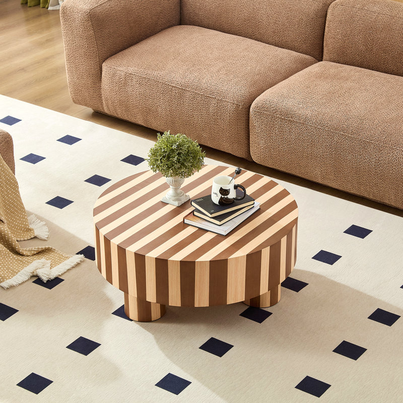 Table basse ronde en bois, finition naturelle pour le salon