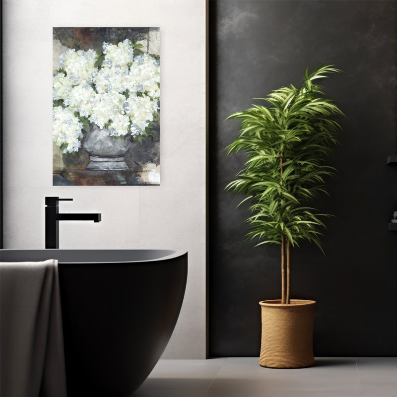 Bouquet de neige, hortensias II, art abstrait contemporain de fleurs d'hortensias, H 24 po x l 16 po