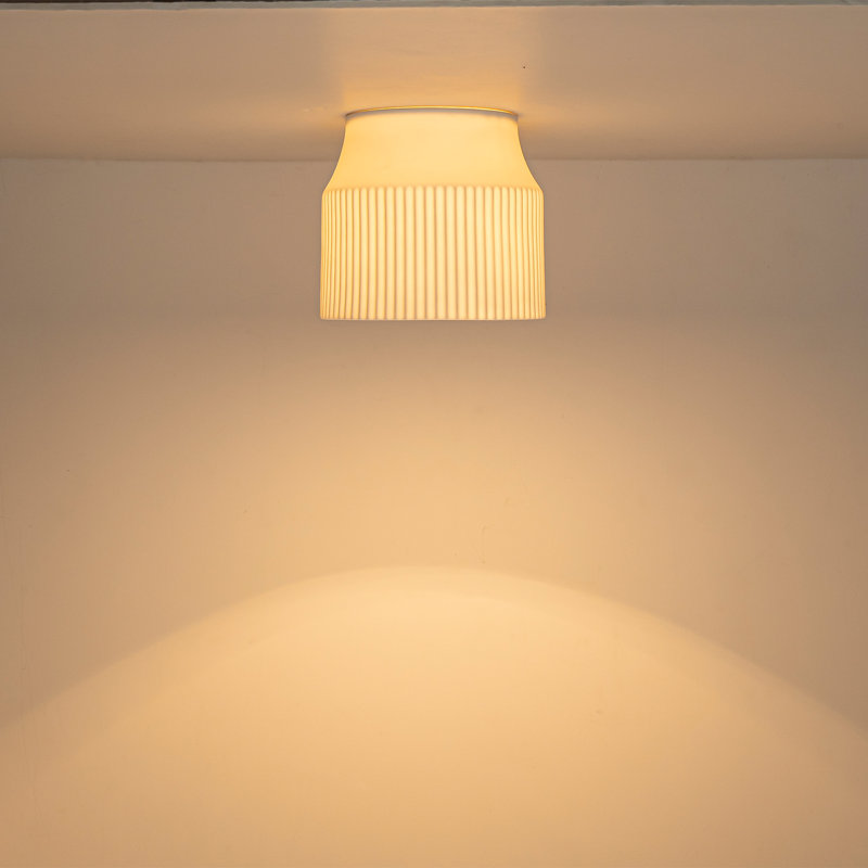Plafonnier encastré moderne en céramique 9,5 po, abat-jour cylindrique blanc minimaliste à rayures verticales, culot E26 de 60 W maximum, homologué UL et ETL, parfait pour la cuisine de couloir de chambre à coucher