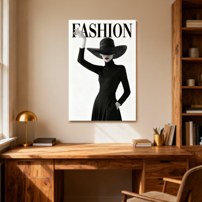 Mannequin en robe noire et chapeau