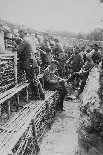 Soldiers de german en pleine tranchée-reproduction de photo, H 36 po x l 24 po x P 1,5 po