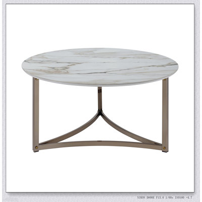 Table basse Aziz avec plateau en pierre frittée et finition champagne, durable et élégante pour les espaces de vie modernes