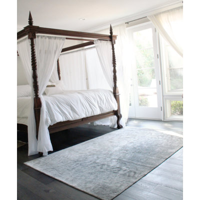 Antique'd Silk Synthetic Oriental Indoor Rug