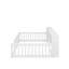 Lit simple au sol avec armoires et ports USB-470785761