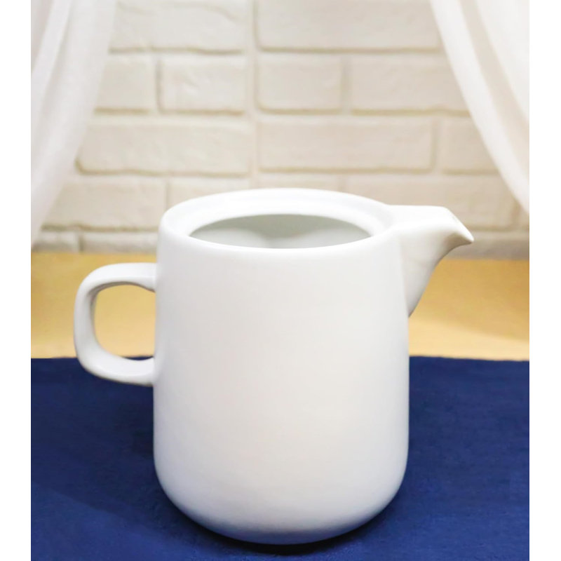 Carafe en porcelaine blanche fabriquée à la main de style barista