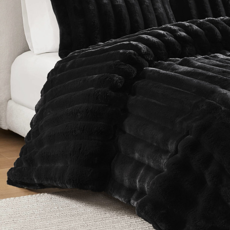 Très grand édredon en fausse fourrure noir pour très grand lit 3 pièces, envers en velours de cristal, devant lisse et côtelé facile d'entretien pour le confort, support pour articles non compressés