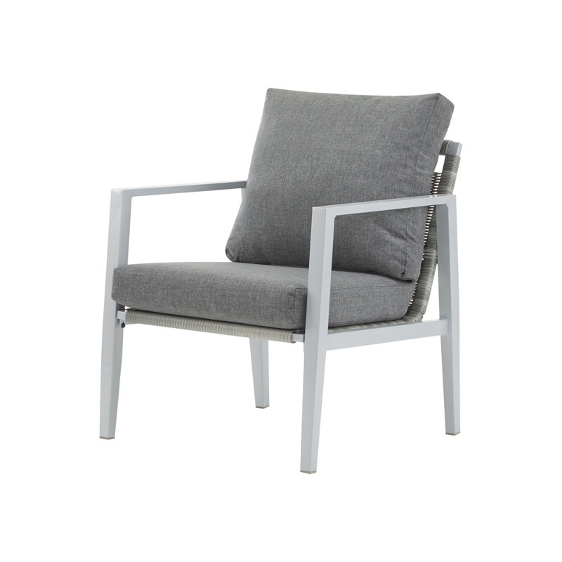 Méridienne en aluminium avec accents élégants en corde et coussins confortables, parfaite pour les espaces intérieurs et extérieurs modernes