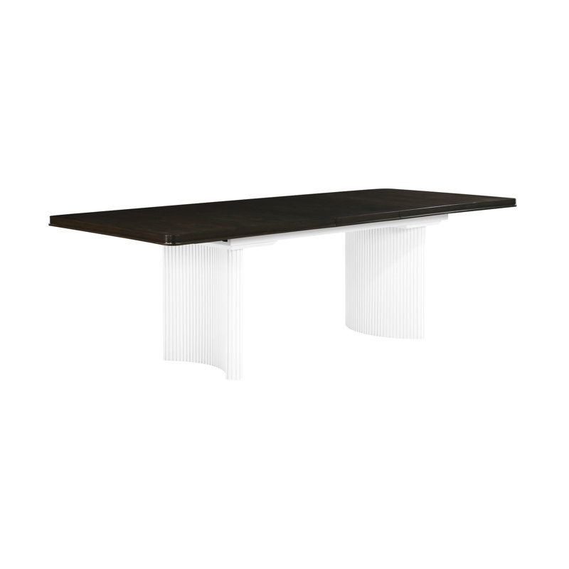Table rectangulaire en brun et blanc avec rallonge - fabriquée à partir de matériaux de qualité pour une configuration de salle à manger élégante et une surface extensible. Fabriqué en bois de peuplier, style placage. 39,54 de profondeur, 95,52 de largeur,