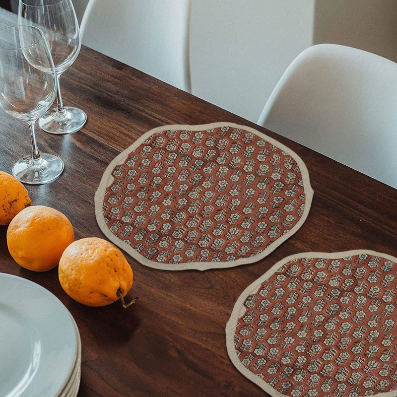 Tapis de table festonnés 15 po Fabivine - Tulsi Buti