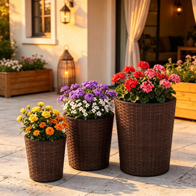 Ensemble de 3 jardinières effilées à texture tissée, pots à plantes d'intérieur et d'extérieur avec drainage et soucoupes assorties pour le patio, le porche et l'aménagement paysager du jardin