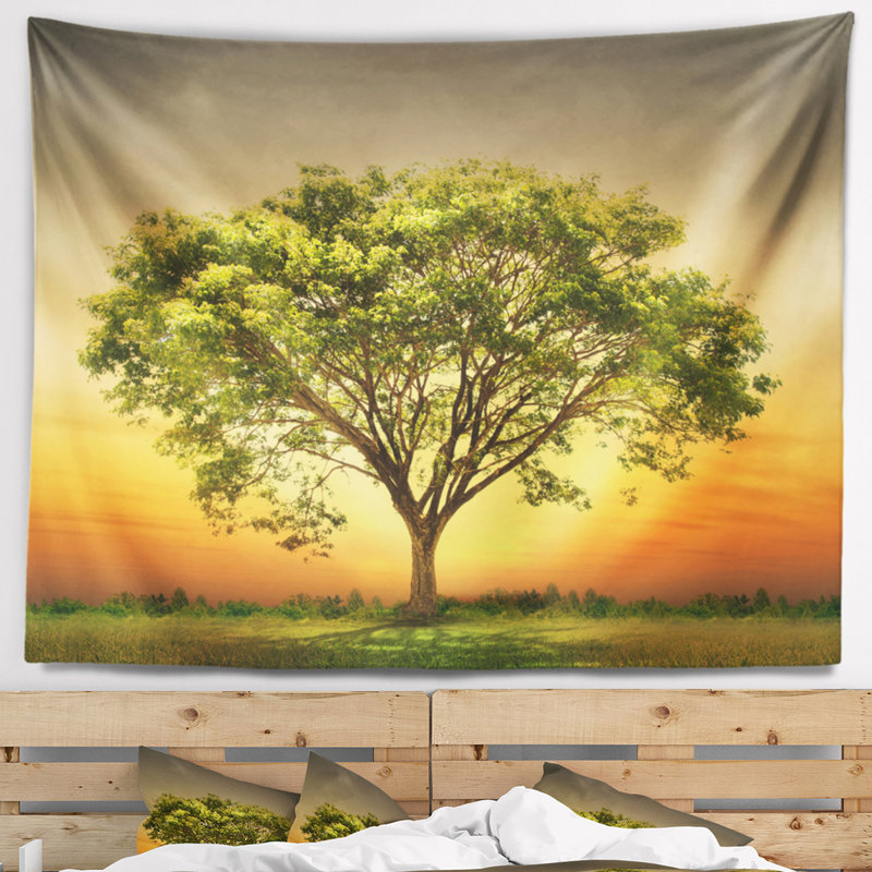 Tapisserie Arbre contre soleil couchant, H 68 po x l 80 po