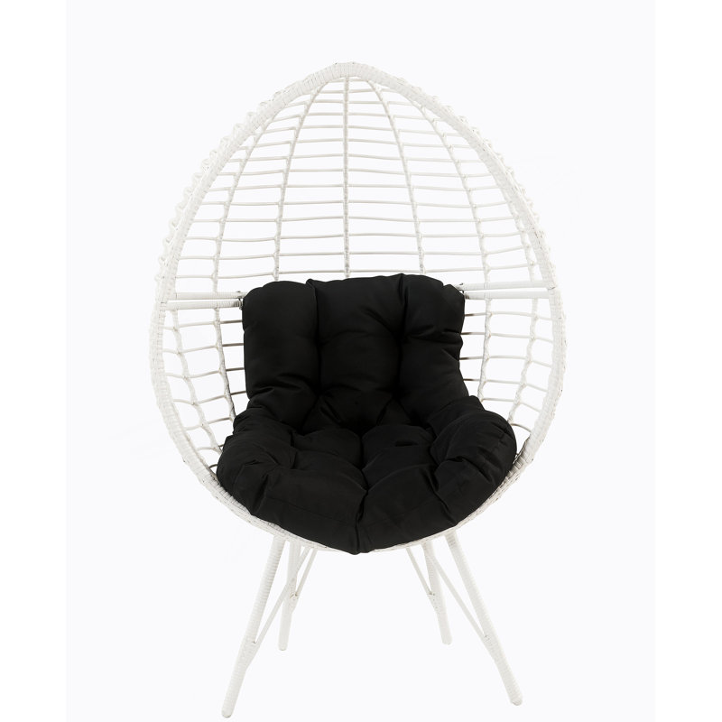 Chaise longue en tissu noir et osier blanc