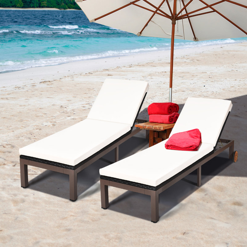 Chaise longue inclinable avec coussin Antavia, Blanc cassé