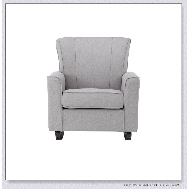 Chaise berçante gris clair avec accoudoirs fins pour un siège confortable et élégant dans n'importe quelle pièce