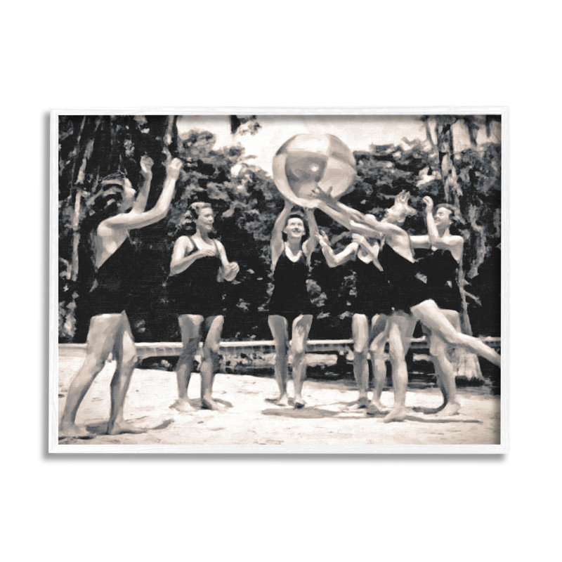 Filles de plage rétro par Graffi * Tee Studios, H 24 po x l 30 po x P 1,5 po, Estampe numérique encadrée blanc bord de mer