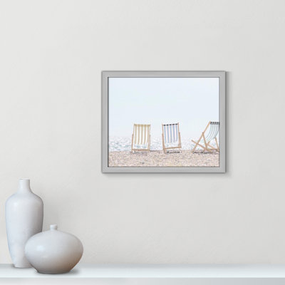 «Adriatica Beach Chairs», reproduction encadrée sur papier par Leah Straatsma