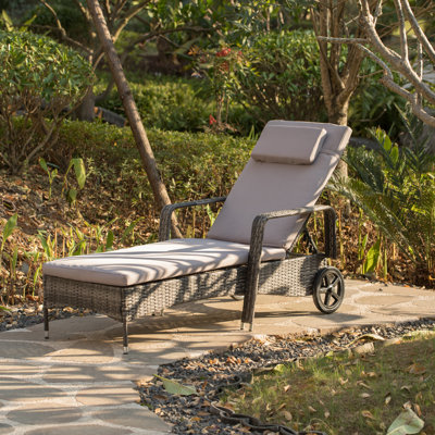 Chaise longue simple avec coussins 63 po Gerrel