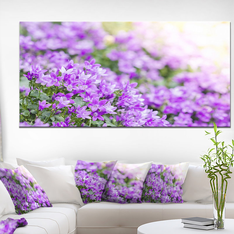 «Beautiful Campanula Flower Bouquet», reproduction de photo sur toile tendue, H 28 po x l 60 po