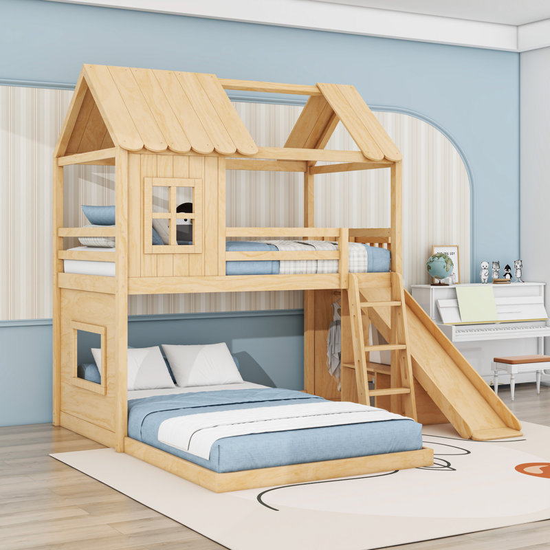 Lit superposé simple au-dessus d'une chambre double avec glissoire, échelle, garde-robe et tablettes de rangement Enchanted
