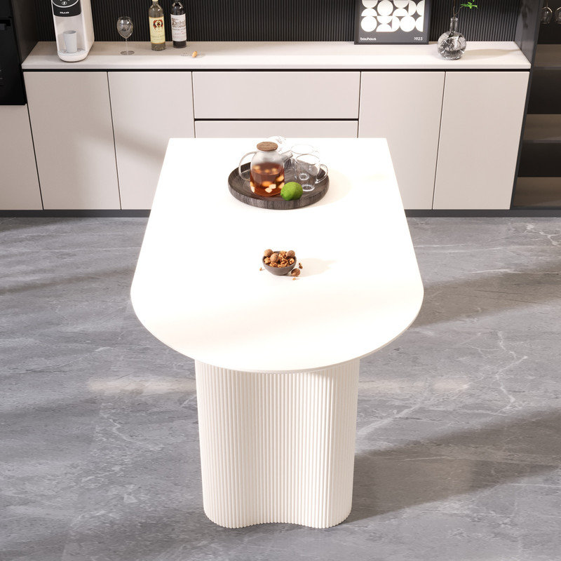 Table de salle à manger moderne 63 po blanc crème, plateau ovale irrégulier avec pieds ondulés cannelés pour 4 à 8 personnes