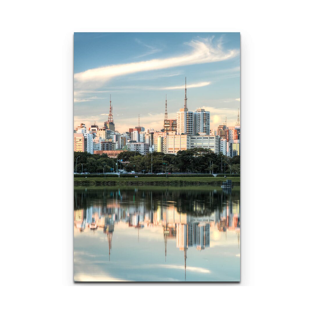 Leinwandbild Skyline von Sao Paulo mit Spiegelung im Wasser