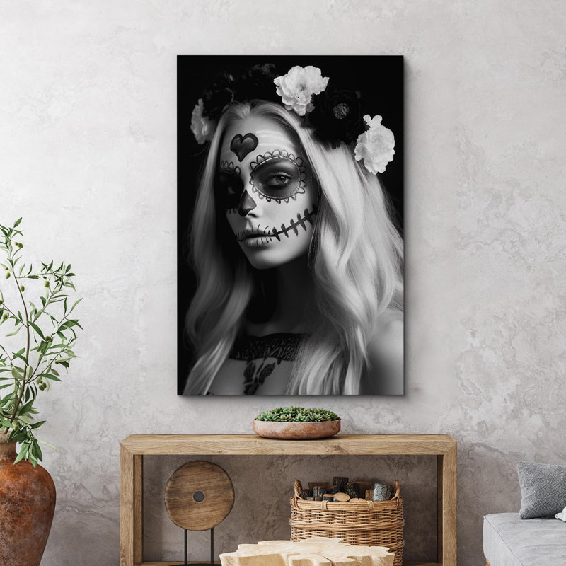 A Skull Face and Flowers Horror, Toile tendue, H 18 po x l 12 po