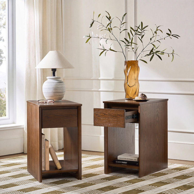 Table de bout Sverre Raimund, Noyer