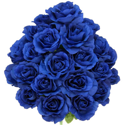 Bouquet de rose artificielles en fleurs