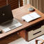 Bureau d'ordinateur spacieux au design artistique exquis-160153613