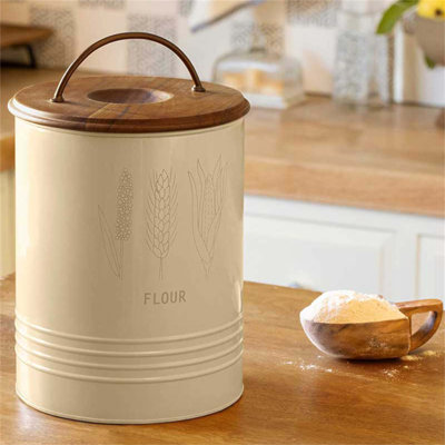 Durable Galvanized Metal Grain Storage Barrel with Wooden Lid, Perfect for Kitchen and Pantry Organization.