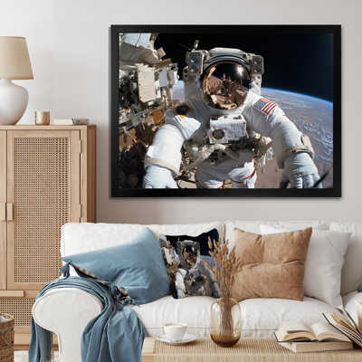 " Space Astronauts Extravehicular Activities "