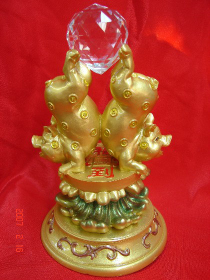 Resin Figurine / Sculpture Decorative Object