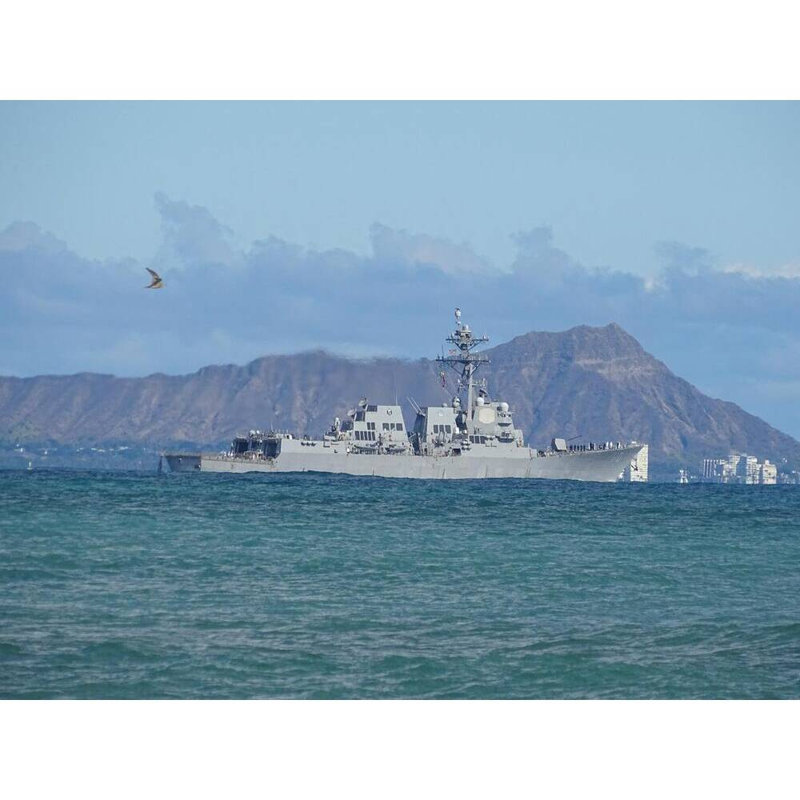 USS William P. Lawrence (DDG-110) Grand, H 10 po x l 30 po x P 5 po