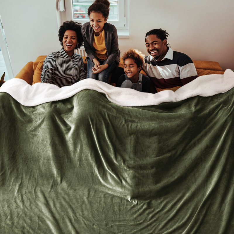 Couverture polaire sherpa Bedsure GentleSoft, format California King, épaisse et confortable pour l'hiver et l'automne, douce et moelleuse, idéale pour le canapé et le lit.