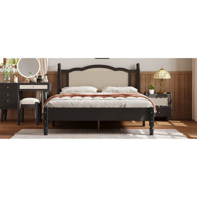 Lit plateforme naturel en bois avec tête de lit - Créez une chambre à coucher sereine, noir avec décoration artistique pour chambre à coucher