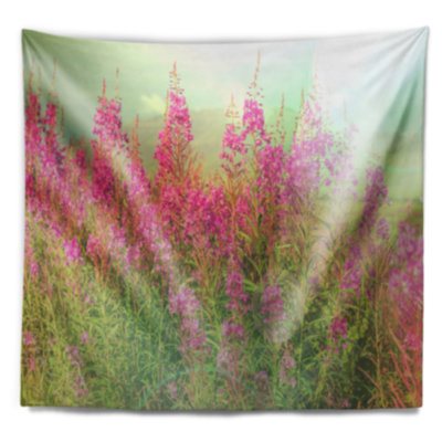 Tapisserie floral avec peu de fleurs mauves
