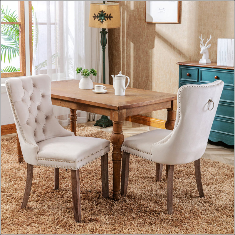 Ensemble de chaises de salle à manger rembourrées en velours luxueux avec dossier haut et rivets décoratifs, pieds en bois massif
