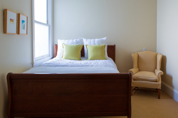 guest room before makeover