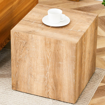 Table basse rectangulaire élégante de style moderne. Table carrée et polyvalente.