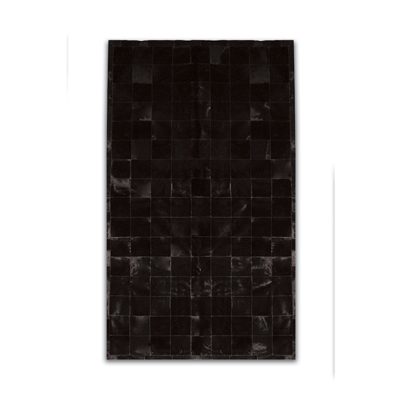 Tapis noir en peau de vache Aayush