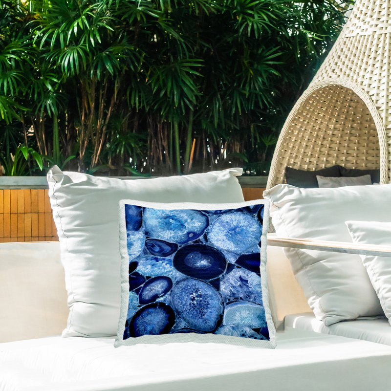 Coussin d'extérieur imprimé Blue Agate Crystal Minerals par Danielle Carson
