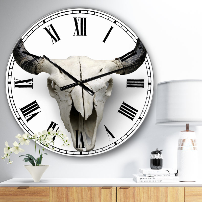 Horloge murale sur fond blanc, Surdimensionné
