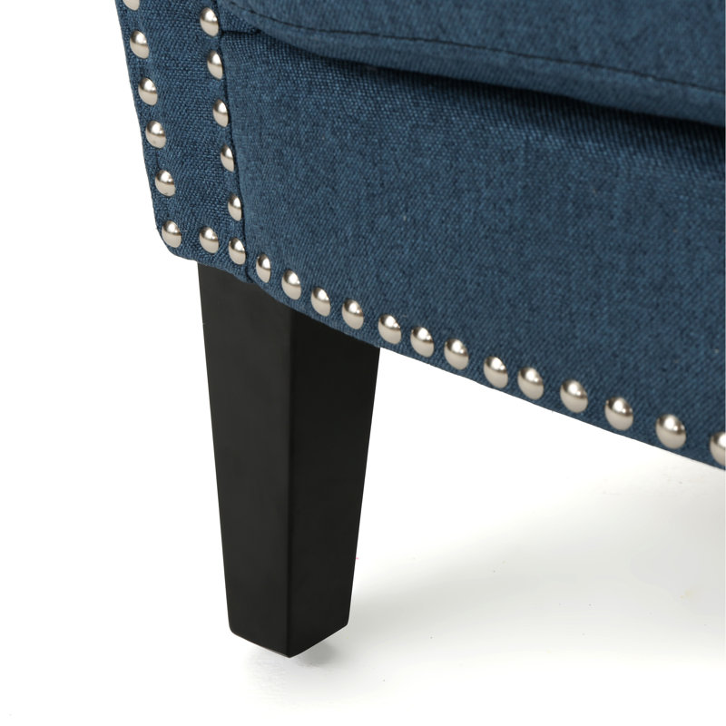 Fauteuil club bleu marine avec tissu fin et pieds en bois de bouleau